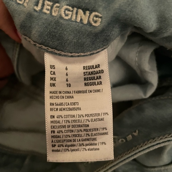 American Eagle Lightwash Super Super Stretch Hi-Rise Jeggings - Picture 3 of 3